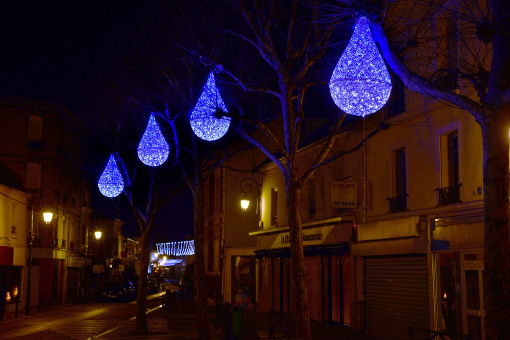 illumination de noël pour collectivité, Gouttes lumineuses bleu fibre de verre tissée inspiration tendance tissage
